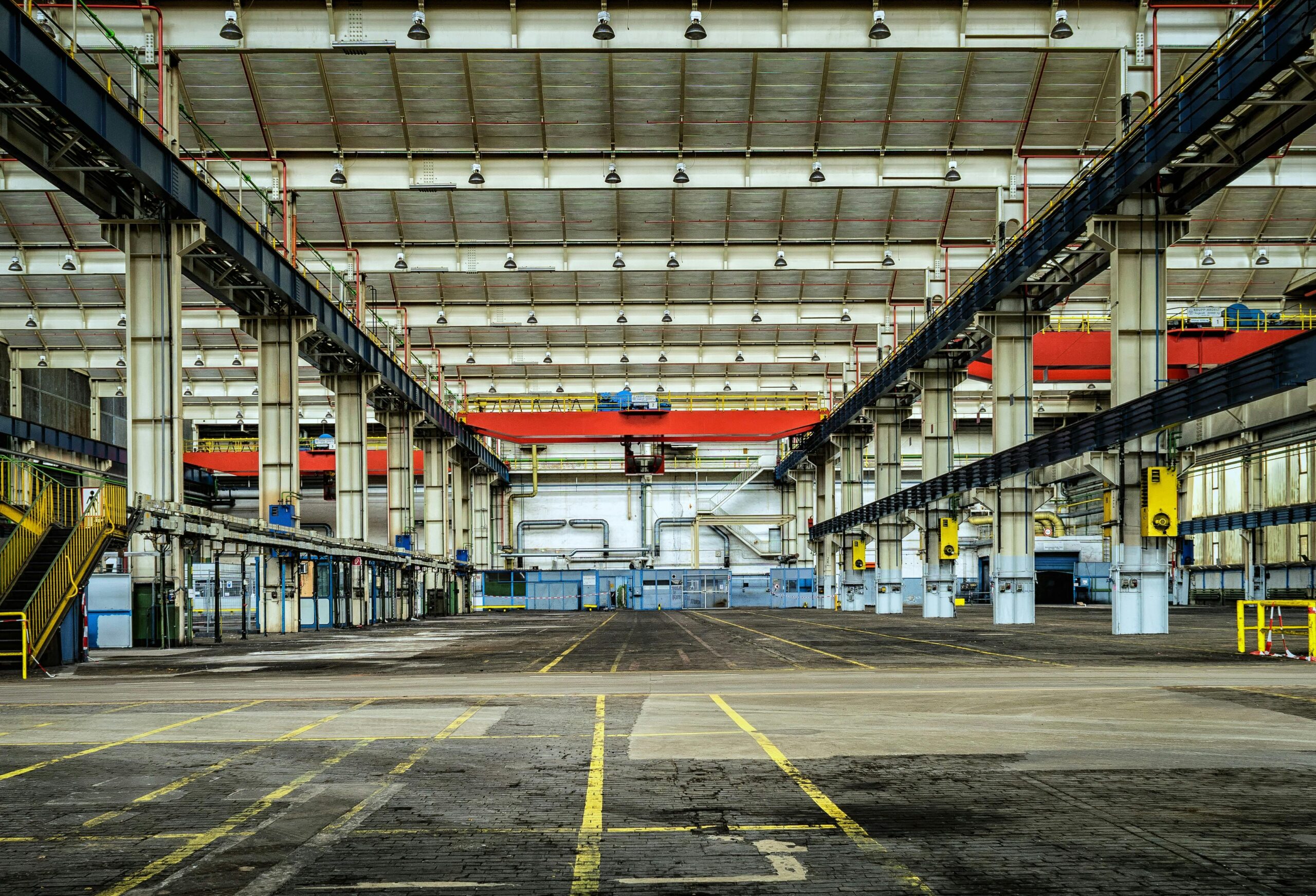 Expansive industrial warehouse interior showcasing steel framework and spacious layout for diverse manufacturing needs.